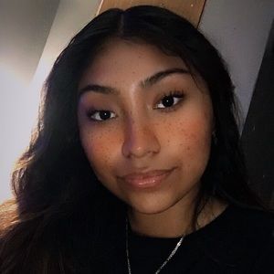 Meet your Posher, Carolina